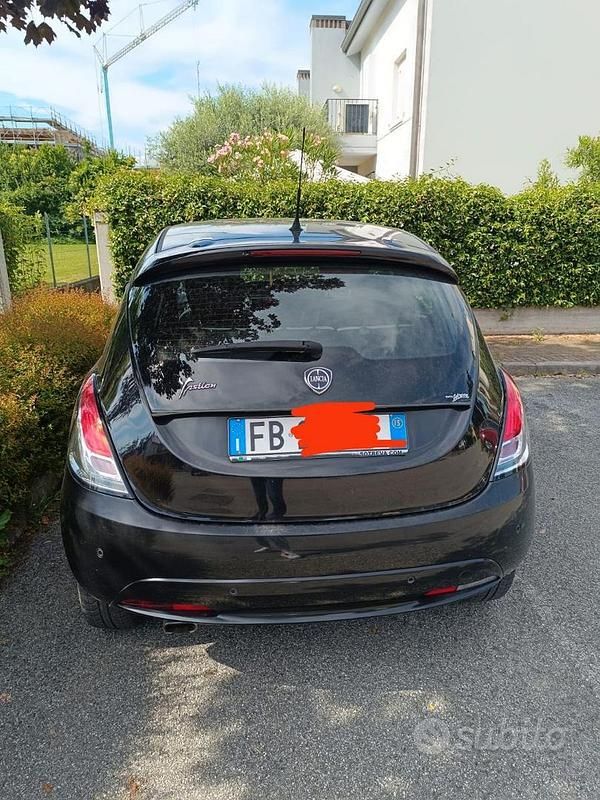 Usata Lancia Ypsilon 80 CV (58 kW) 2015 Nero Utilitaria