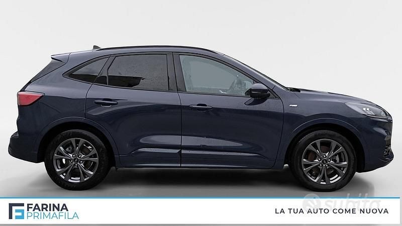 Usata Ford Kuga ST-Line 190 CV (139 kW) 2023 Chrome blue SUV