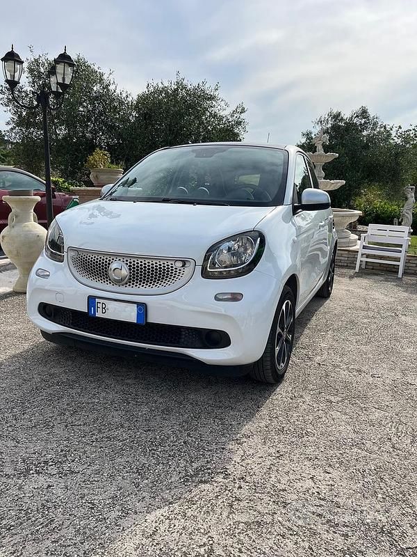 Bianco Usata 2015 Smart ForFour Passion Due volumi | 8700 € - Immagine 1/4