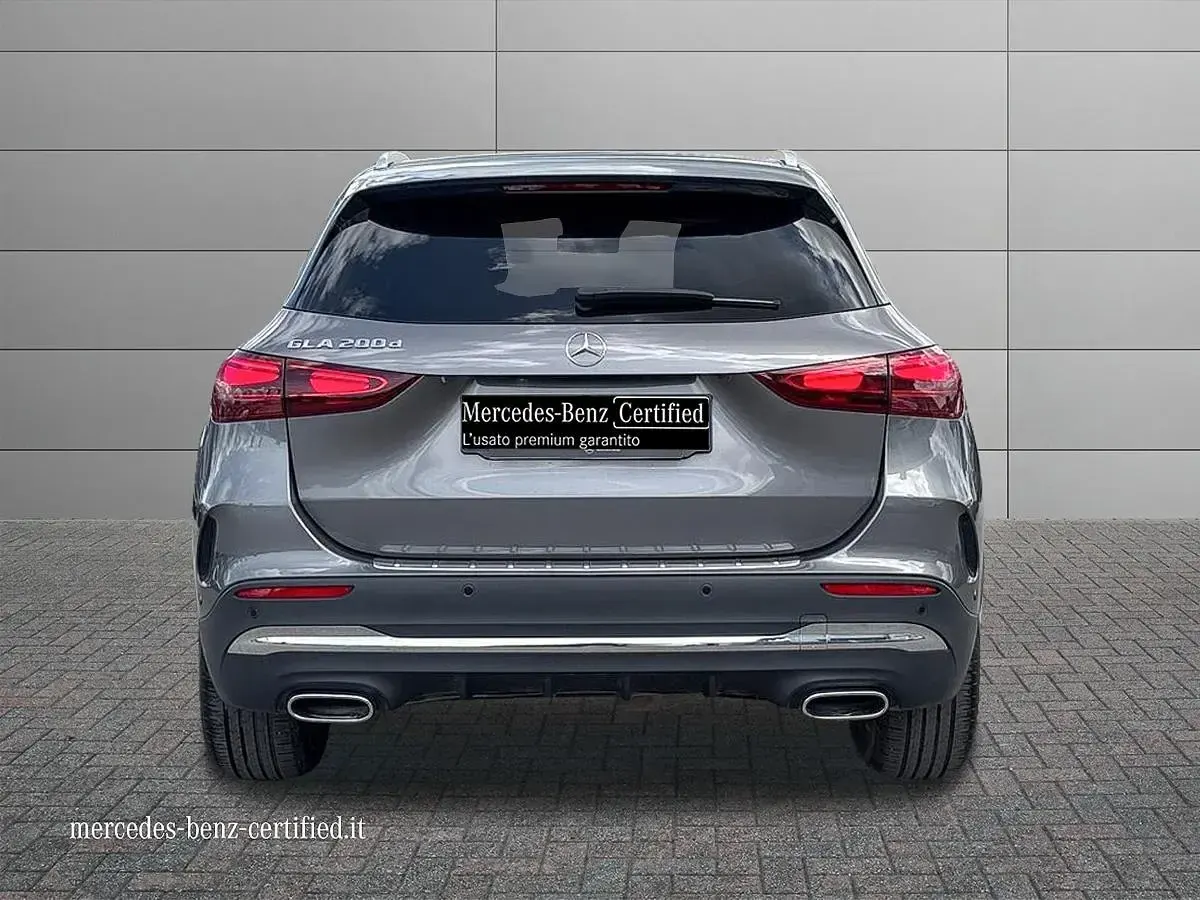Usata Mercedes GLA200 Advanced Plus 150 CV (110 kW) 2024 Grigio medio metallizzato SUV