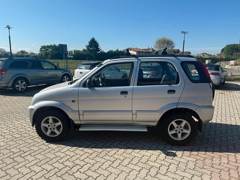 Usata Daihatsu Terios 105 CV (77 kW) 2002 Argento SUV