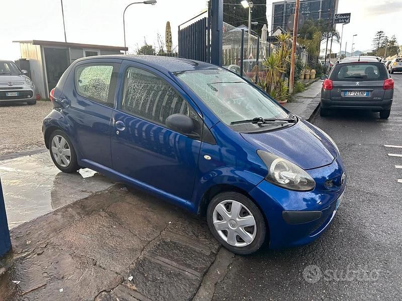 Usata Toyota Aygo 92 CV (67 kW) 2007 Blu Utilitaria