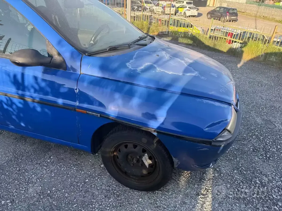 Usata Lancia Ypsilon 54 CV (39 kW) 2000 Bluazzurro Utilitaria