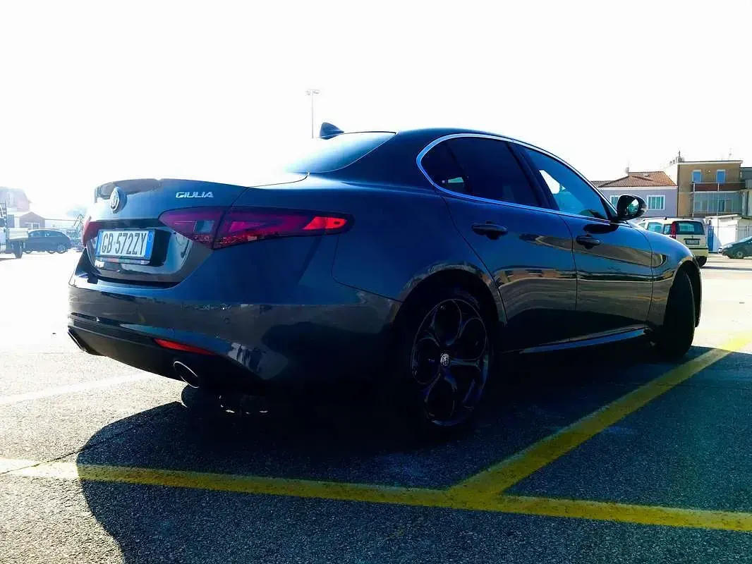 Usata Alfa Romeo Giulia Super 200 CV (147 kW) 2019 Grigio Berlina