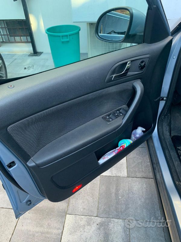 Usata Skoda Yeti 105 CV (77 kW) 2012 Blu SUV