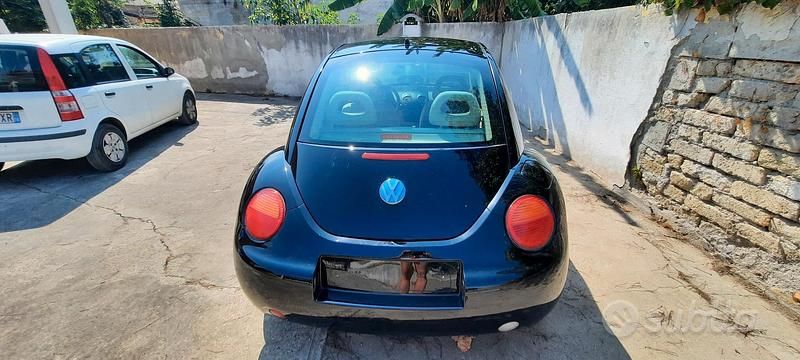 Usata VW New Beetle 90 CV (66 kW) 1998 Nero Utilitaria