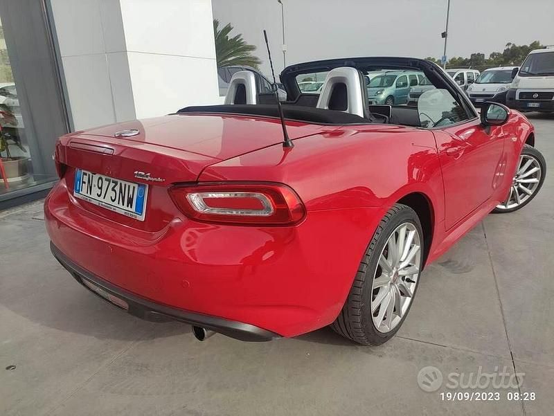 Usata Fiat 124 Spider Lusso 140 CV (102 kW) 2018 Rosso Cabrio