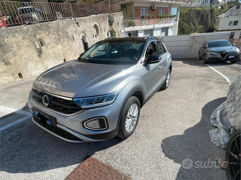 Usata VW T-Roc 150 CV (110 kW) 2024 Grigio SUV