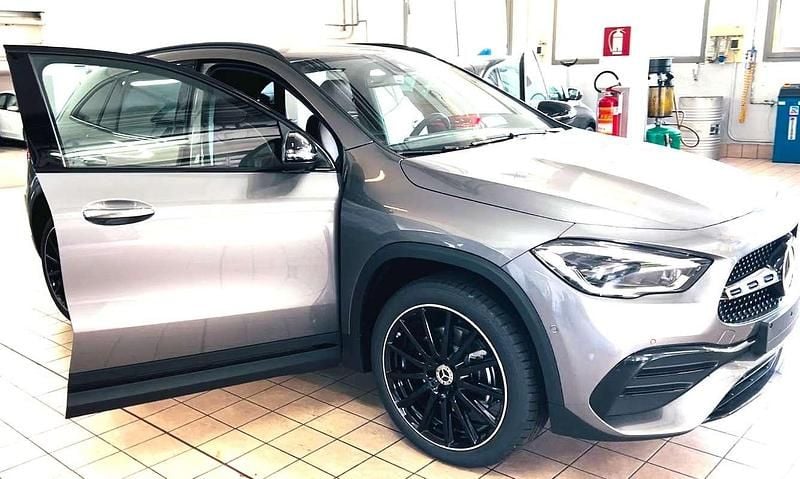 Usata Mercedes GLA250 Premium 160 CV (117 kW) 2022 Grigio SUV