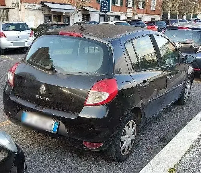Usado Renault Clio II 68 CV (50 kW) 2009 Negro Berlina