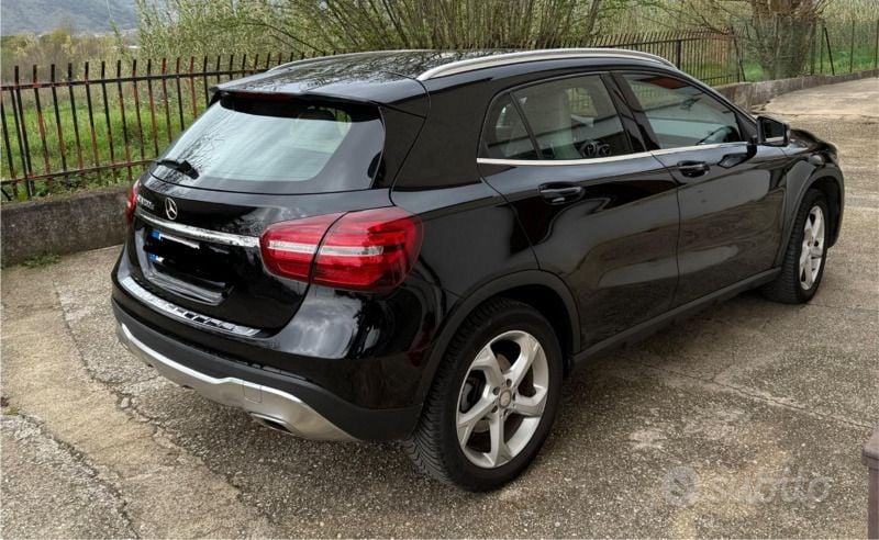 Usata Mercedes GLA200 136 CV (100 kW) 2017 Nero SUV