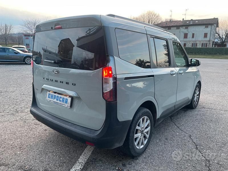 Usata Ford Tourneo Courier Titanium 125 CV (91 kW) 2024 Grigio Monovolume