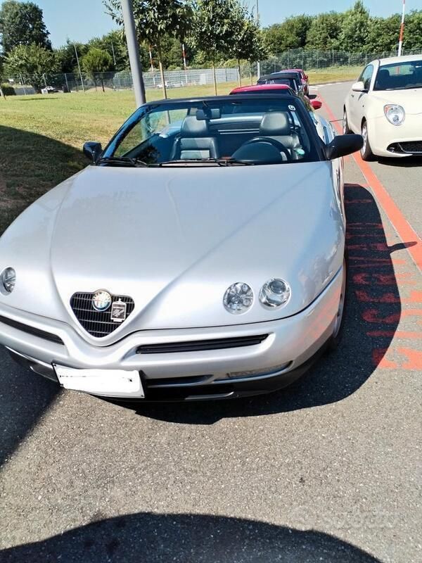 Grigio Usata 1997 Alfa Romeo Spider Cabrio | 14.000 € (Buon prezzo) - Immagine 1/4