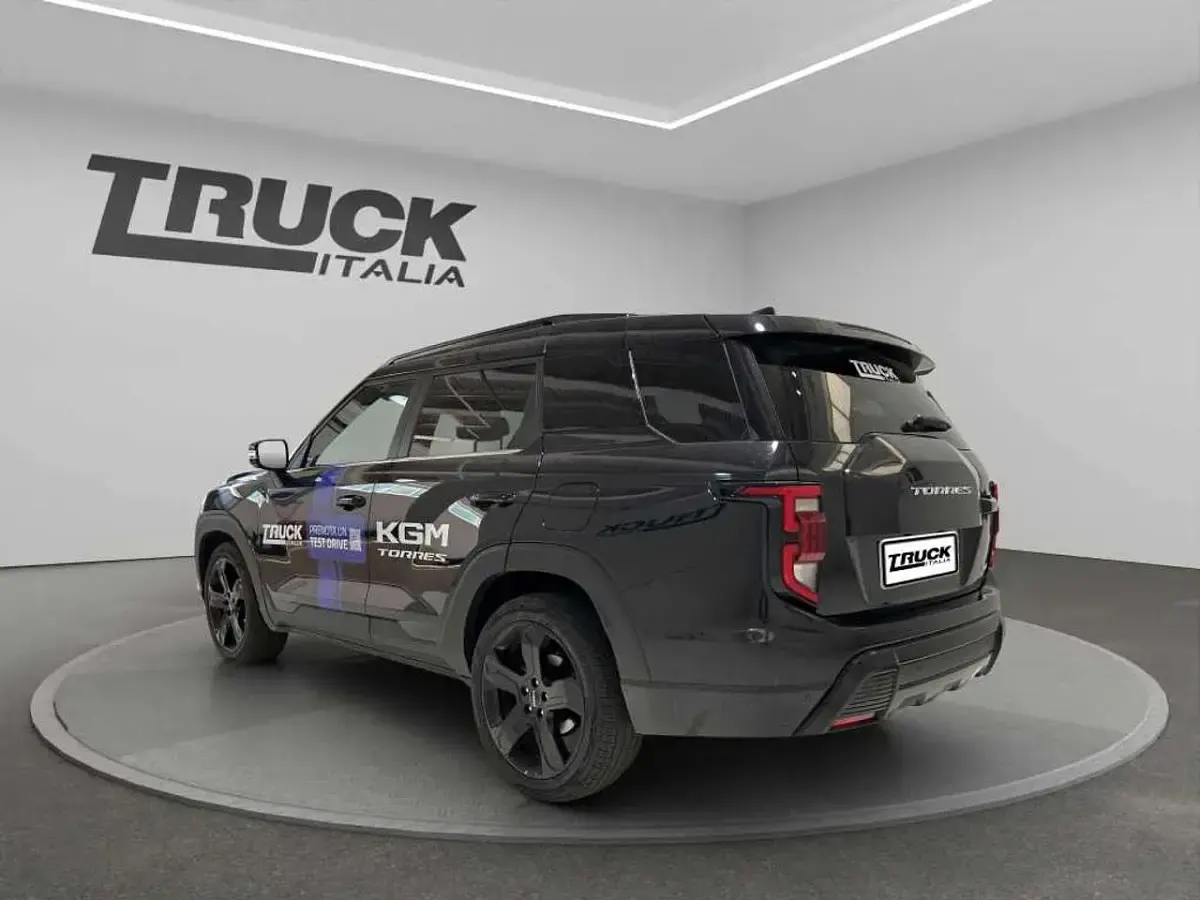 Nuova KGM Torres 204 CV (150 kW) 2026 Space black (lak) SUV
