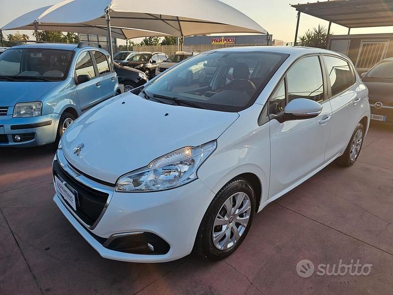 Usata Peugeot 208 102 CV (75 kW) 2019 Bianco Utilitaria