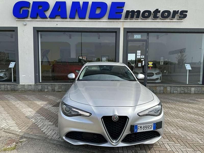 Usata Alfa Romeo Giulia 150 CV (110 kW) 2017 Agento metallizzato Berlina