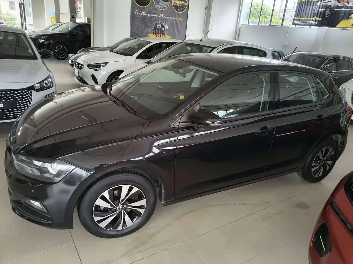Usado VW Polo Comfortline 90 CV (66 kW) 2021 Negro Utilitario