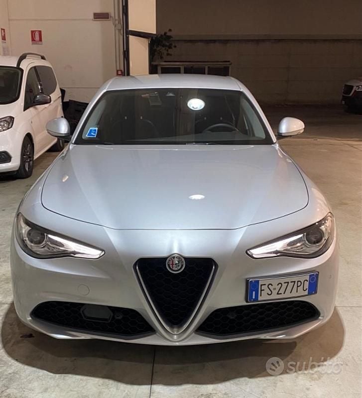 Grigio Usata 2018 Alfa Romeo Giulia Tre volumi | 23.000 € (Super prezzo) - Immagine 1/4