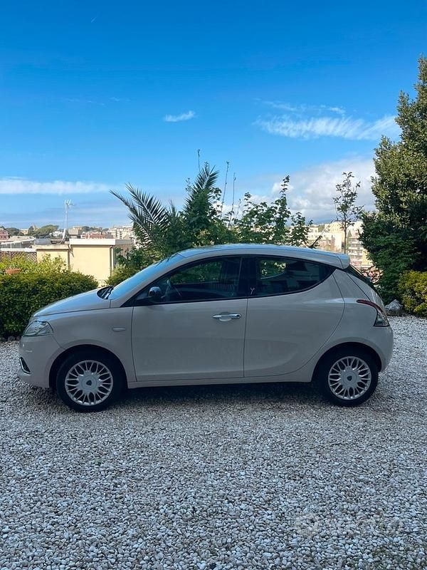 Usata Lancia Ypsilon Gold 69 CV (50 kW) 2017 Utilitaria