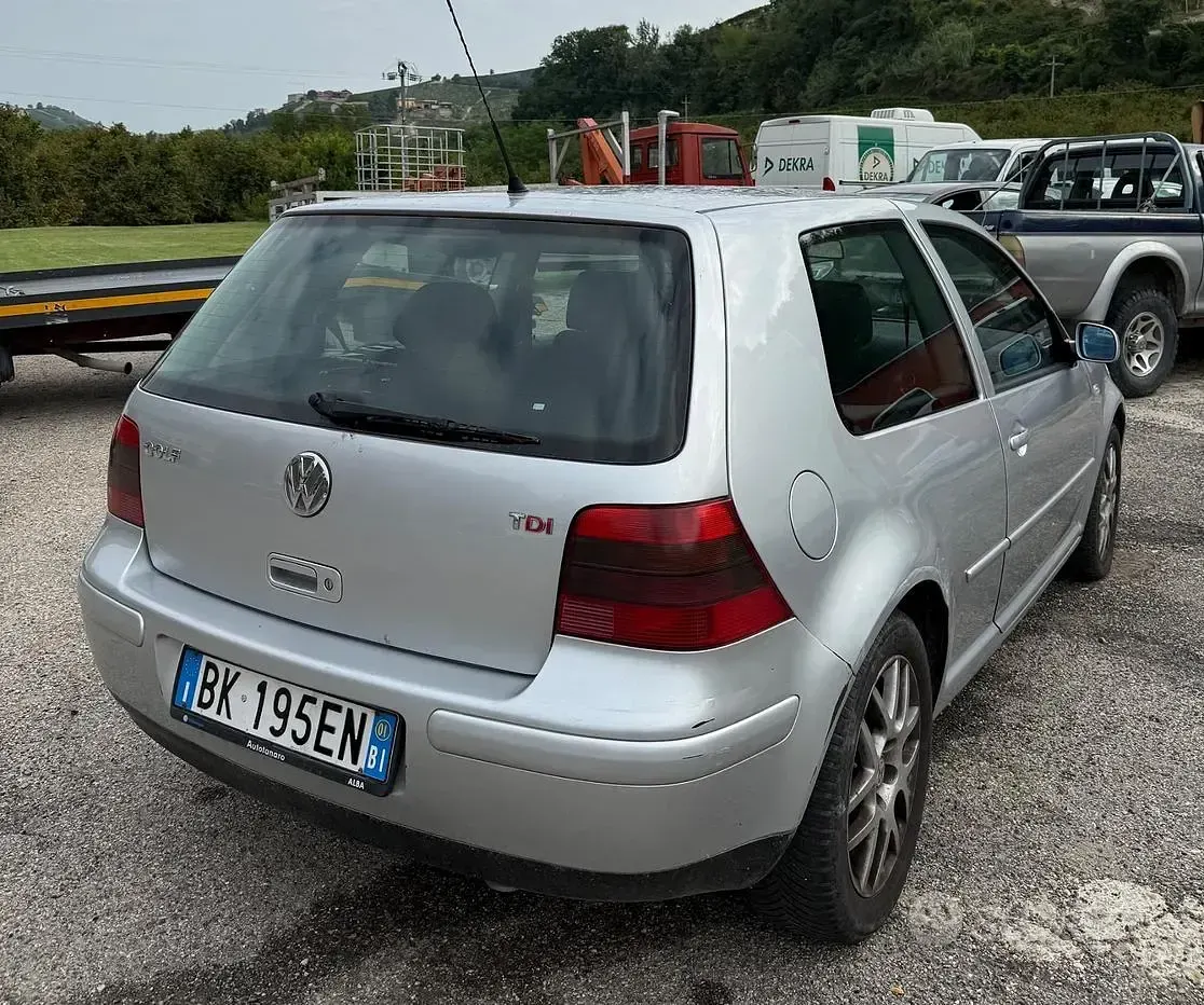 Usata VW Golf IV Highline 130 CV (95 kW) 2001 Grigio Berlina