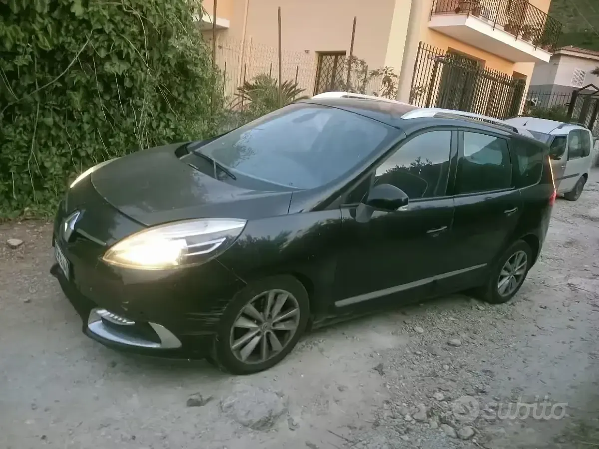 Usata Renault Scénic III 110 CV (80 kW) 2013 Nero Monovolume