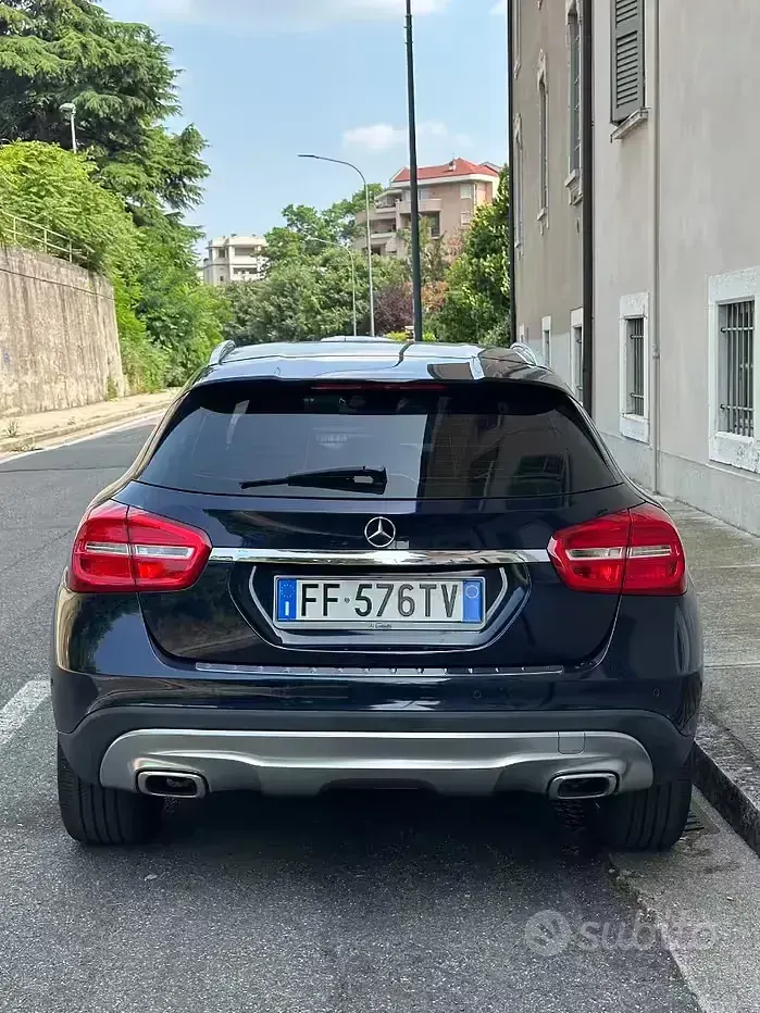 Usata Mercedes GLA200 Premium 136 CV (100 kW) 2016 Bluazzurro SUV