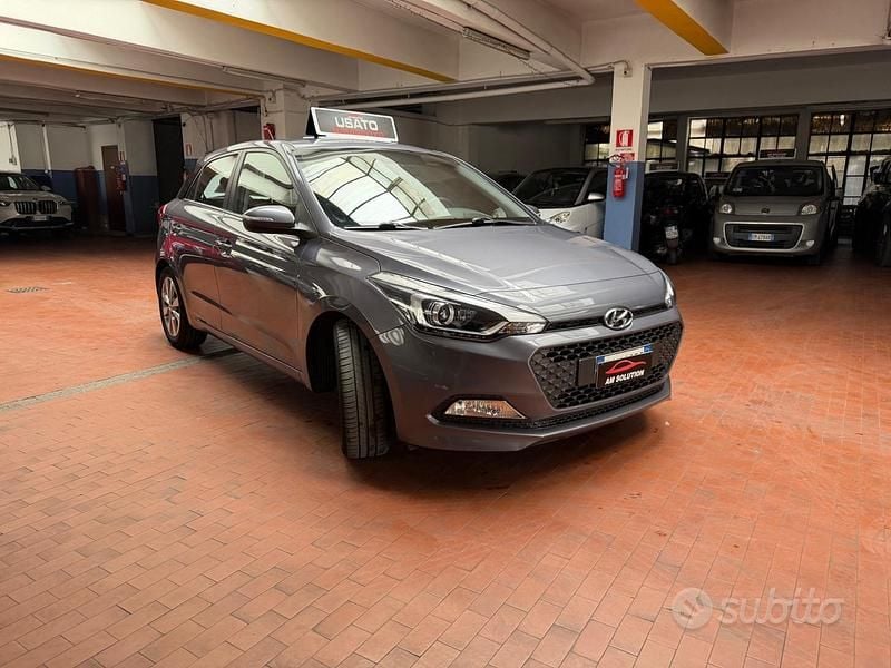Usata Hyundai i20 84 CV (61 kW) 2016 Grigio Berlina