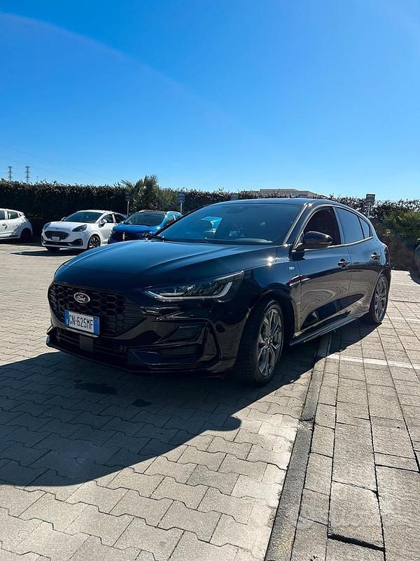 Usata Ford Focus ST-Line 125 CV (91 kW) 2023 Nero Utilitaria