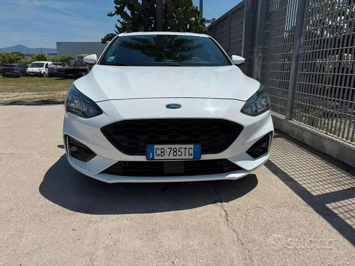 Usata Ford Focus ST-Line 120 CV (88 kW) 2020 Bianco Station wagon
