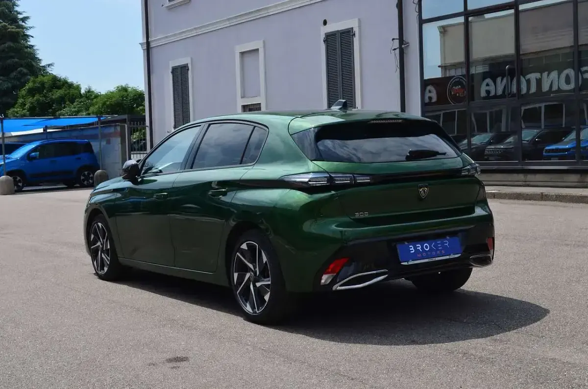 Usata Peugeot 308 Allure 131 CV (96 kW) 2024 Verde olivine Berlina
