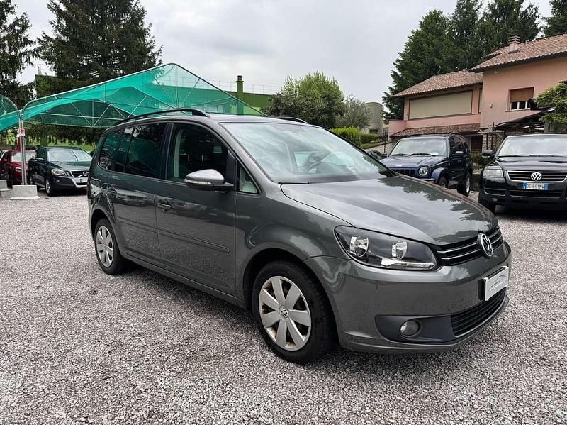 Grigio Usata 2014 VW Touran Comfortline Monovolume | 8000 € (Buon prezzo) - Immagine 1/4