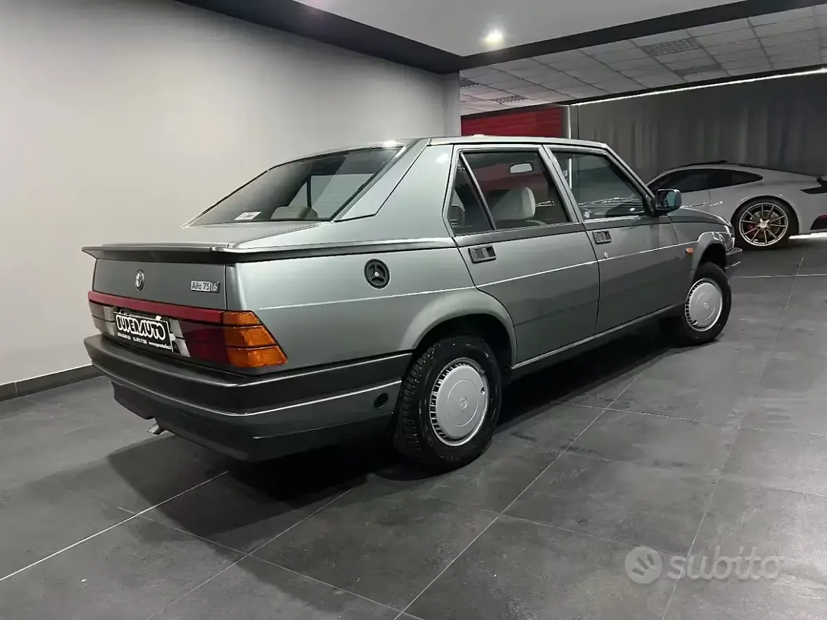 Usata Alfa Romeo 75 110 CV (80 kW) 1986 Verde Berlina