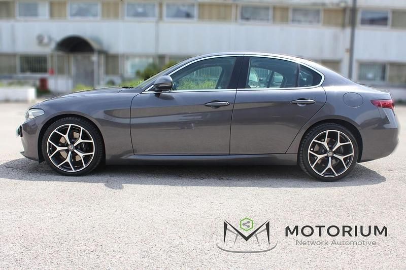 Usata Alfa Romeo Giulia 190 CV (139 kW) 2020 Gray Berlina
