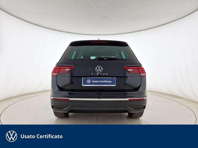 Usata VW Tiguan Life 122 CV (89 kW) 2023 Deep black perlato SUV