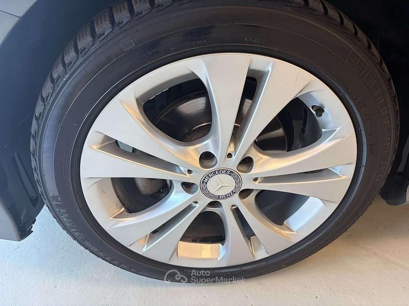 Käytetty Mercedes B180 Premium 109 HP (80 kW) 2017 Hopea Tila-auto