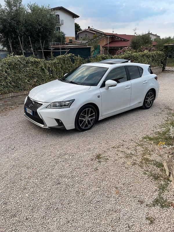 Bianco Usata 2014 Lexus CT200h Tre volumi | 13.500 € (Molto cara) - Immagine 1/4