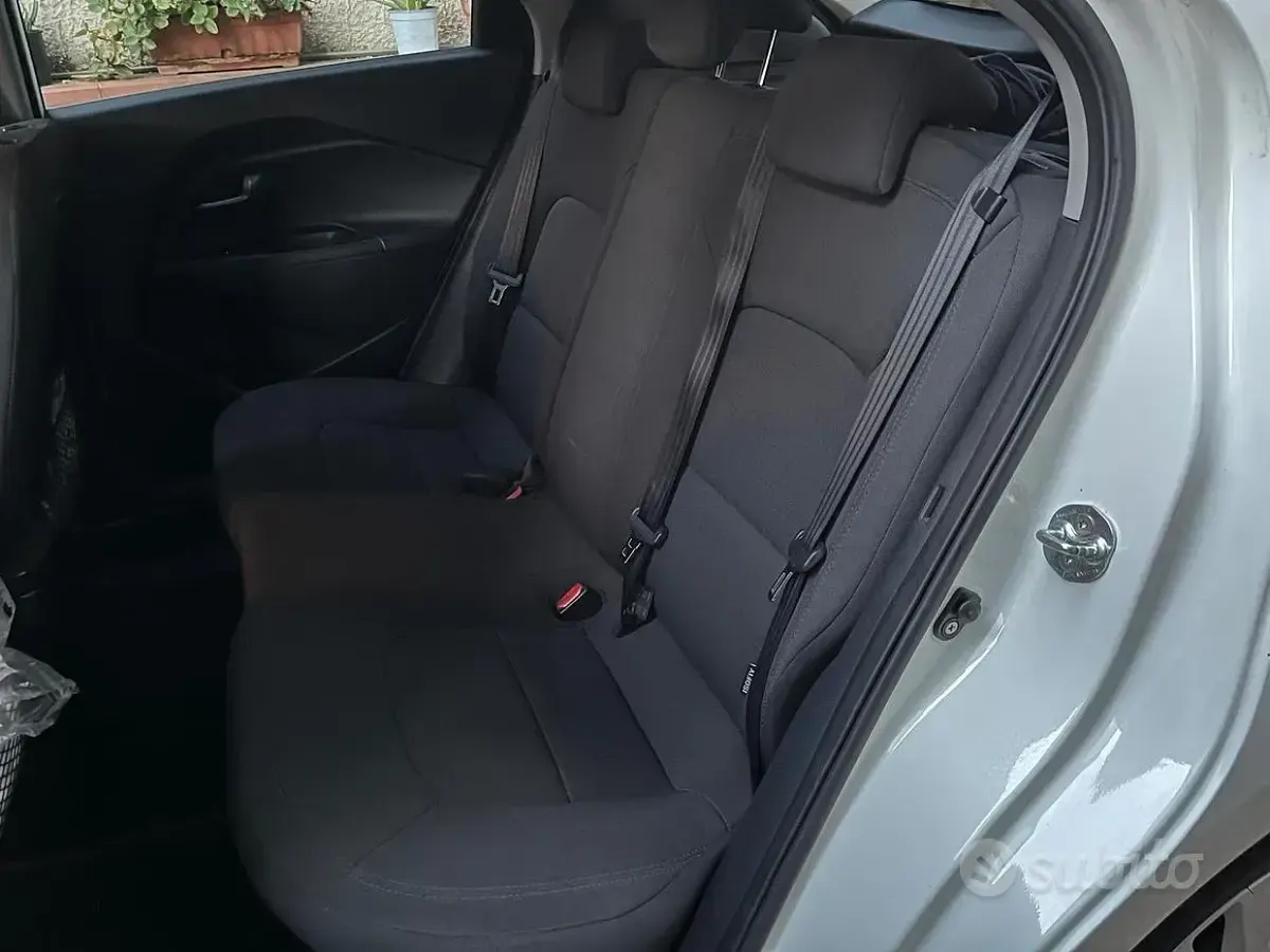 Usata Kia Rio 85 CV (62 kW) 2013 Bianco Berlina