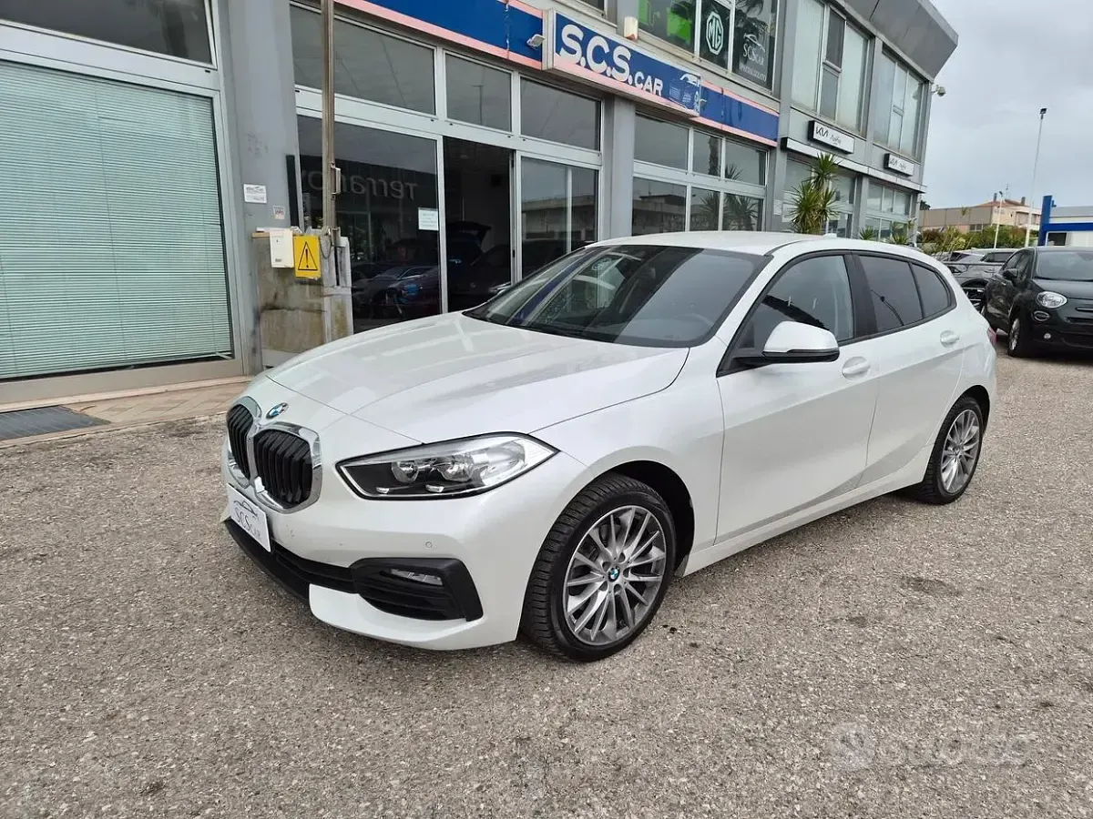 Usata BMW 116 Advantage 116 CV (85 kW) 2021 Bianco Utilitaria