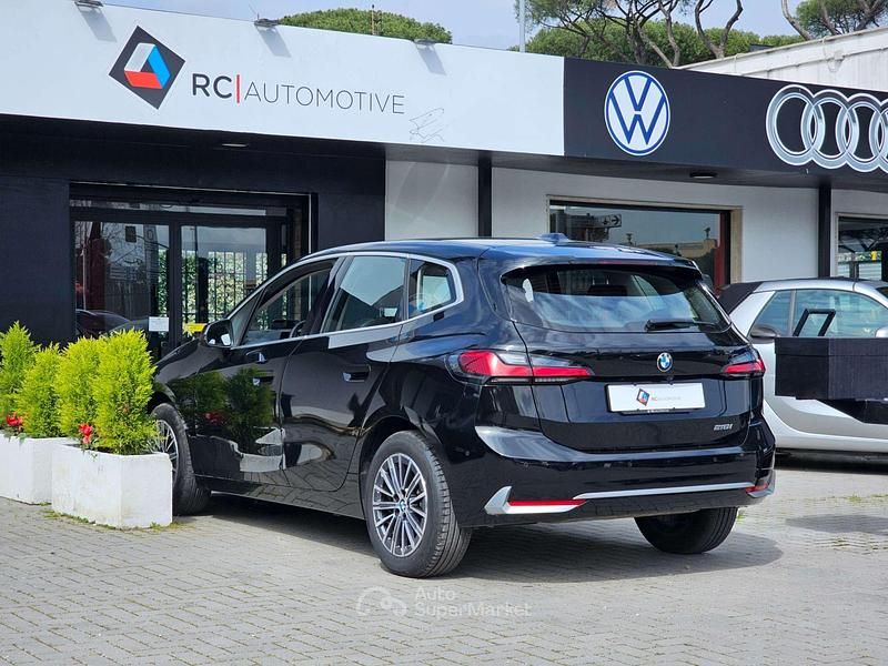 Usata BMW 218 Active Tourer Luxury Line 136 CV (100 kW) 2022 Black sapphire metallic Monovolume