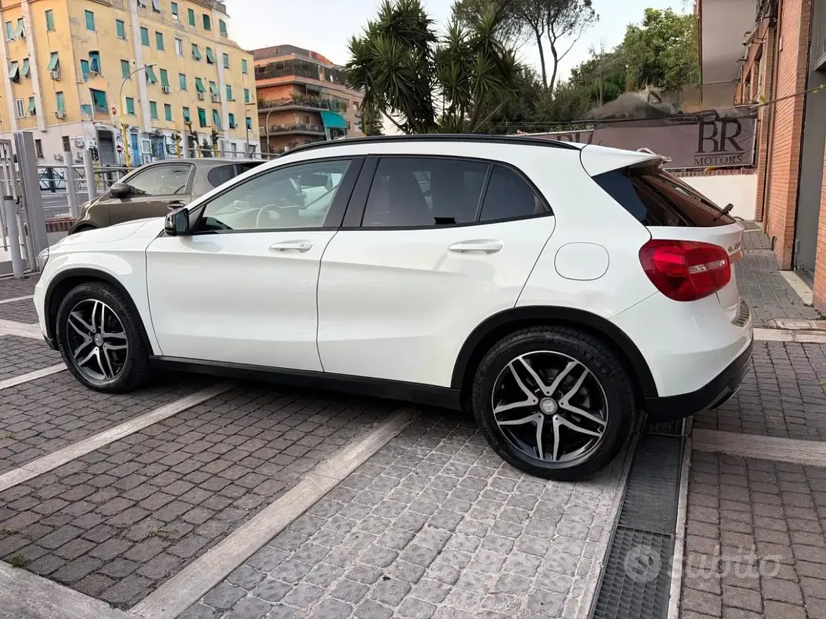 Usata Mercedes GLA200 136 CV (100 kW) 2016 Bianco SUV