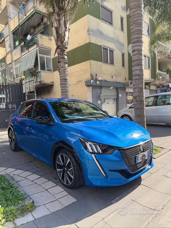 Usata Peugeot 208 GT-line 101 CV (74 kW) 2021 Blu Utilitaria