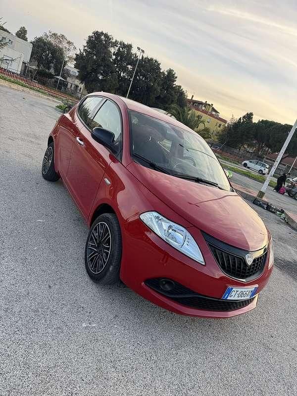 Usata Lancia Ypsilon S 69 CV (50 kW) 2024 Rosso Utilitaria