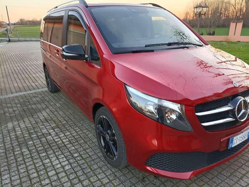 Usata Mercedes V220 163 CV (119 kW) 2022 Rosso Monovolume