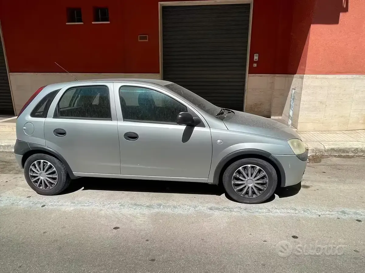 Usata Opel Corsa 58 CV (42 kW) 2003 Grigio Utilitaria