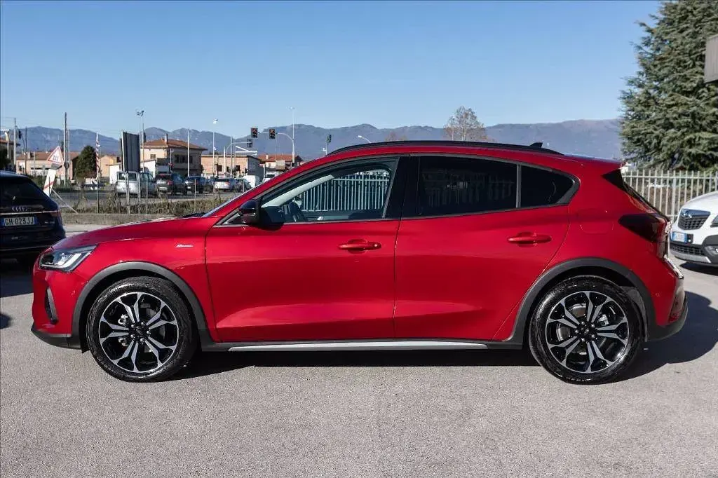 Begagnad Ford Focus Active 155 HK (114 kW) 2023 Röd SUV