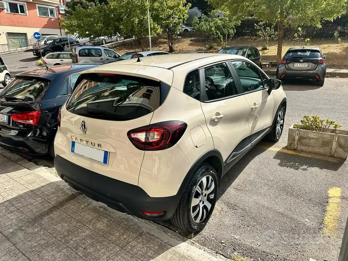 Usata Renault Captur Zen 90 CV (66 kW) 2017 Bianco SUV