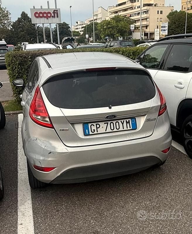 Usata Ford Fiesta 68 CV (50 kW) 2023 Grigio Berlina