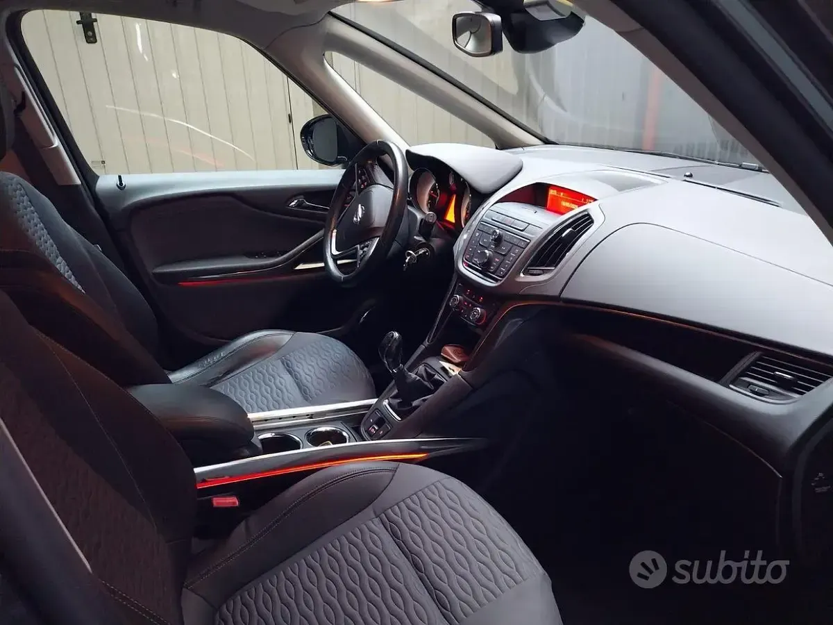 Usata Opel Zafira Tourer 165 CV (121 kW) 2013 Grigio Monovolume