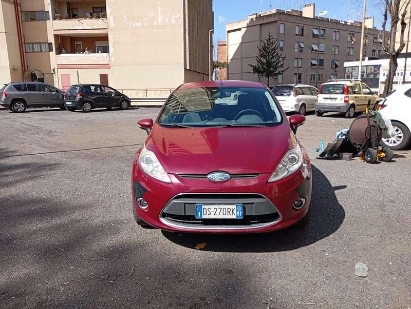 Usata Ford Fiesta Titanium 82 CV (60 kW) 2009 Rosso Utilitaria