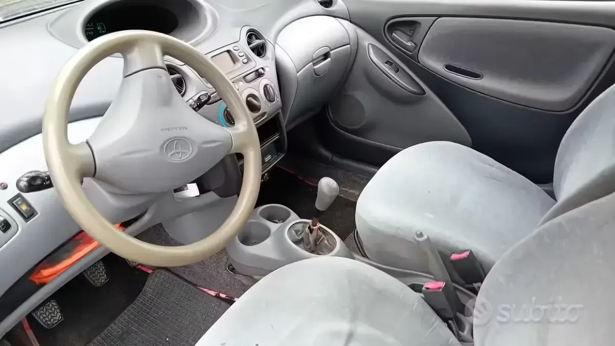 Usata Toyota Yaris 2000 Nero Utilitaria